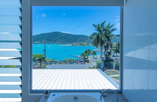 Airlie Beach House | Whitsunday living on Hillcrest by the Beach