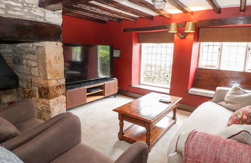 Long Compton Cottage | WHITTINGTON HOUSE, family friendly, with hot tub in Long Compton