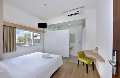Melawai Hotel | Whiz Hotel Falatehan Jakarta