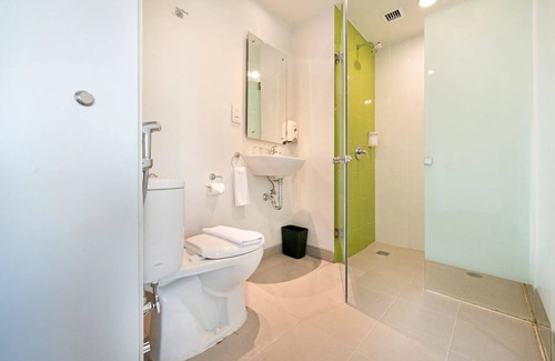 Makassar Hotel | Whiz Prime Hotel Hasanuddin Makassar