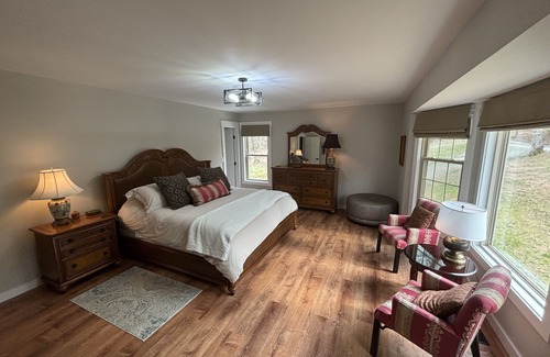 Horse Shoe House | Whole 3 Br 3Ba haven nestled in the heart of the Blue Ridge Mountains.