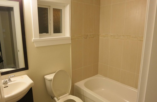 Marpole House | Whole Carriage house (1 bedroom/1bathroom) close to YVR and Marine Dr Skytrain Station