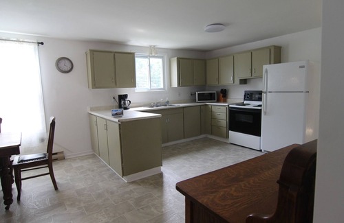 Picton Cottage | Whole-home 3 minutes from Sand Dunes. Centrally located Beach Getaway.