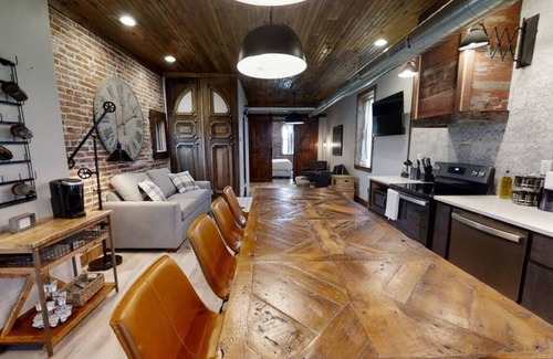 The Hill House | Whole Home "The Hill" · "BELLISIMO" on The Hill! - Premier Dining