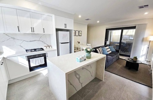 Bentley House | Whole House | 3 bedroom & 2 bathroom | Premium Getaway | For Up to 4 People
