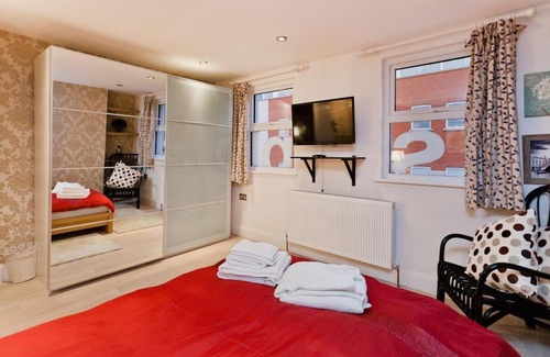 Camden Town with Primrose Hill Apartment | Whole house in Central Camden Town