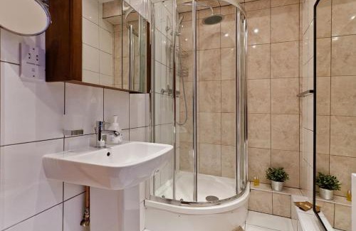 Camden Town with Primrose Hill Apartment | Whole house in Central Camden Town