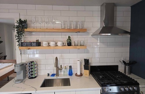 Fifth Ward House | Whole house in Walker's Point + Parking + A/C