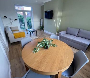 Newcastle-upon-Tyne Apartment | Whole House Modern Two Bedroom in Newcastle - Free Parking