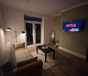 Newcastle-upon-Tyne Apartment | Whole House Modern Two Bedroom in Newcastle - Free Parking
