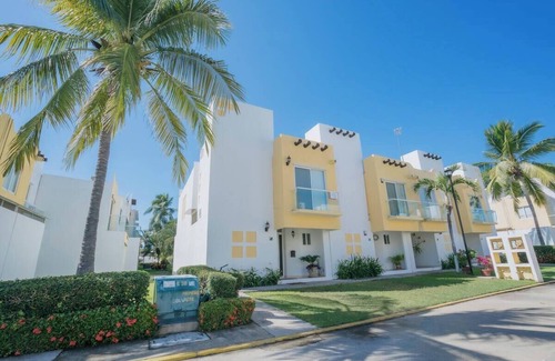 Granjas del Marques House | WHOLE HOUSE IN ACAPULCO DIAMANTE
