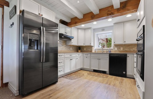 Canandaigua House | Whole House, Scenic Post and Beam Home Overlooking Canandaigua Lake! Sleeps 10