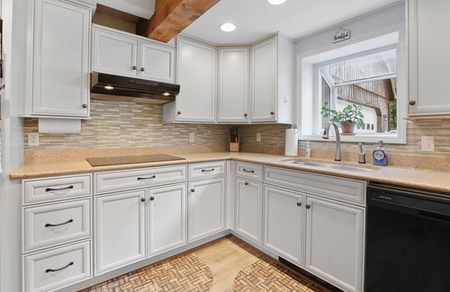 Canandaigua House | Whole House, Scenic Post and Beam Home Overlooking Canandaigua Lake! Sleeps 10