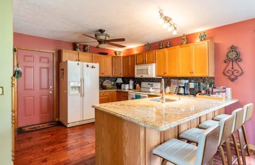 Tobyhanna House | Wholesome Lakefront Home! - Close to Kalahari-Camelback Sleeps 12
