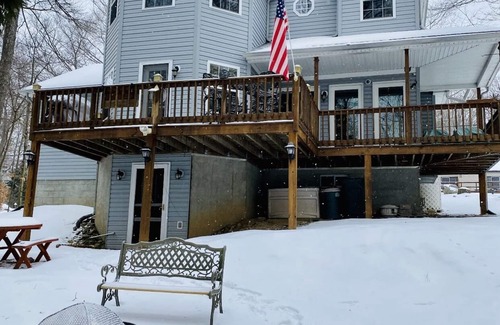 Tobyhanna House | Wholesome Lakefront Home! - Close to Kalahari-Camelback Sleeps 12