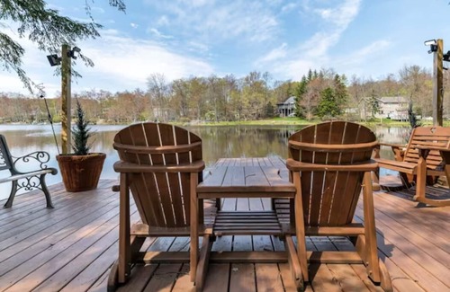 Tobyhanna House | Wholesome Lakefront Home! - Close to Kalahari-Camelback Sleeps 12