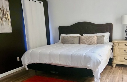Callaway House | Why Hotel when you can HOME?