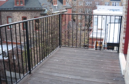 Wicker Park House | Wicker Park 3 Bedroom. Top floor Historic Greystone. Near Damen El Stop.