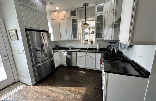 Wicker Park House | Wicker Park SFH w/Parking and Private Outdoor Deck