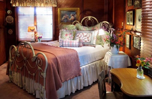 Woodlake Bed & Breakfast | Wicky Up Ranch B&B