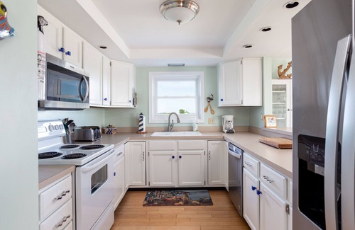 Point Judith House | Wide open ocean/lighthouse views, huge decks, bike or drive to nearby beaches.