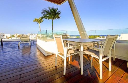 Zazil-ha Apartment | Wide Studio with Sunny Balcony Pool Gym Steps 2 Beach