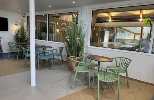 South Cerney Ski Chalet | Wide Water Lodge, Pet Friendly, Hoburne passes included