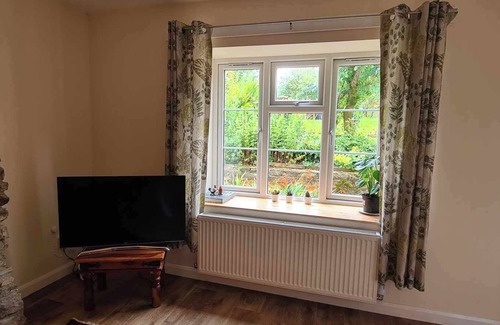 Huntsham Cottage | Widgery Cottage: Cozy Countryside Retreat In Rural Devon Village