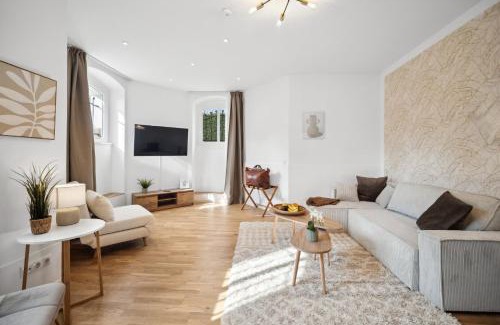 Sudvorstadt-Ost Apartment | Wiener Palais am Großen Garten, Arbeitsplatz, Familie, 7 Pers, Smart-TV