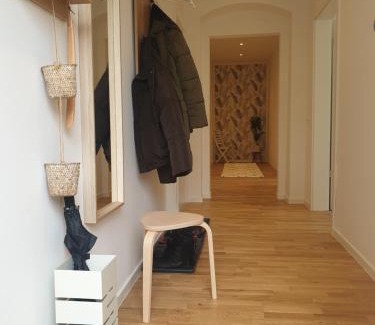 Sudvorstadt-Ost Apartment | Wiener Palais am Großen Garten, Arbeitsplatz, Familie, 7 Pers, Smart-TV