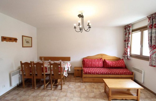 Val Cenis Apartment | Wifi, 10m from ski slopes, 2nd floor, balcony, parking, tv, ski locker, 40m², Val Cenis