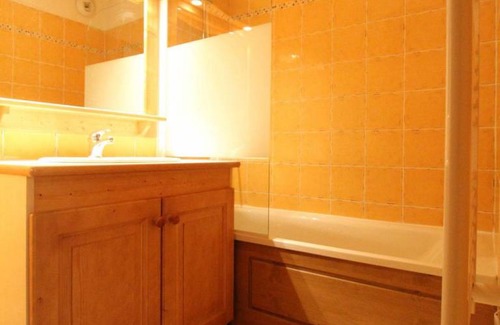 Val Cenis Apartment | Wifi, 10m from ski slopes, 2nd floor, balcony, parking, tv, ski locker, 40m², Val Cenis