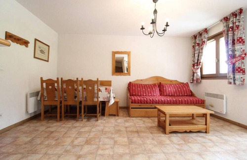 Val Cenis Apartment | Wifi, 10m from ski slopes, 2nd floor, balcony, parking, tv, ski locker, 40m², Val Cenis