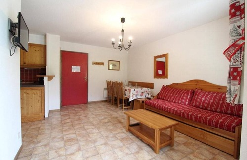 Val Cenis Apartment | Wifi, 10m from ski slopes, 2nd floor, balcony, parking, tv, ski locker, 40m², Val Cenis