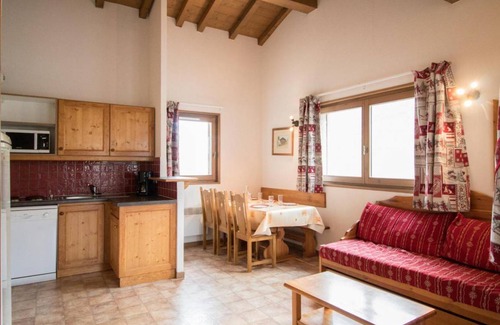 Val Cenis Apartment | Wifi, 10m from ski slopes, 2nd floor, balcony, parking, tv, ski locker, 41m², Val Cenis