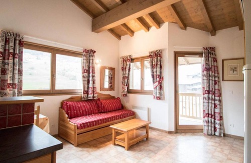 Val Cenis Apartment | Wifi, 10m from ski slopes, 2nd floor, balcony, parking, tv, ski locker, 41m², Val Cenis
