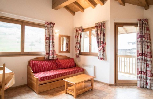 Val Cenis Apartment | Wifi, 10m from ski slopes, 2nd floor, balcony, parking, tv, ski locker, 41m², Val Cenis