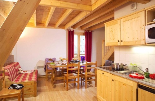 Saint-Sorlin-d'Arves Apartment | Wifi, 200m from ski slopes, fitness, swimming pool, terrace, balcony, parking, 35-40m²