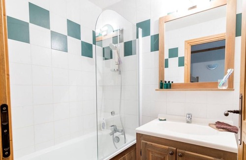 Bessans Apartment | Wifi, 200m from resort center, fitness, balcony, tv, ski locker, 60m², Bessans