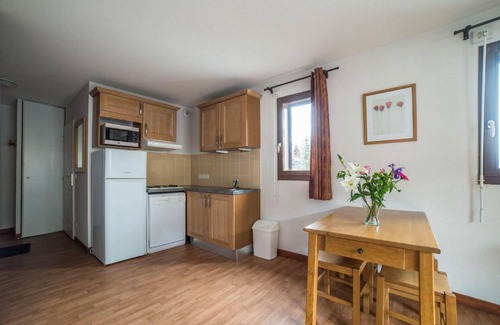 Les Bottieres Apartment | Wifi, fitness, swimming pool, terrace, balcony, parking, tv, ski locker, 28-30m², Les Bottières