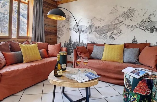 Saint-Marcel Apartment | Wifi, view mountain, terrace, fireplace or stove, ski locker, 157m², Saint Martin de Belleville