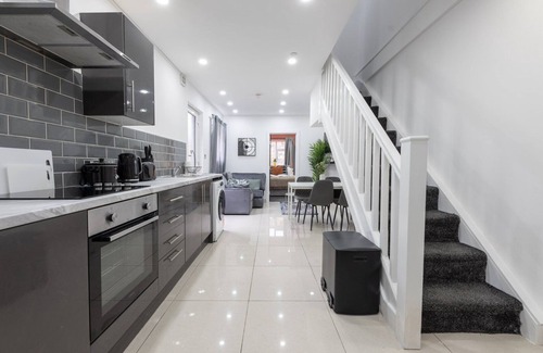 Riverside Apartment | WiFi | Garden | 2BR