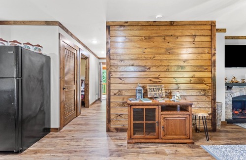 Rogers Cabin | WiFi & Hot Tub - Country Dream - Cabin in Red River Gorge, KY!