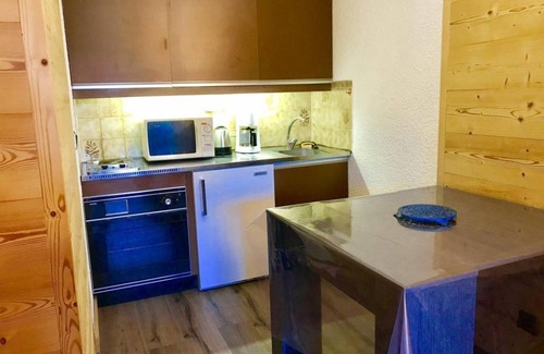 Correncon-en-Vercors Apartment | Wifi, ski-in/ski-out & foot of the slopes, 1st floor, tv, 24m², Villard de Lans