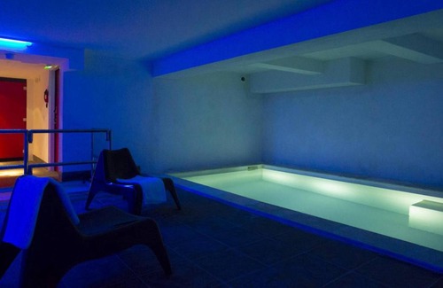 Les Menuires Apartment | Wifi, ski-in/ski-out & foot of the slopes, view resort/ski slopes, swimming pool, balcony, tv