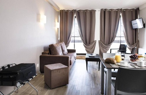 Les Menuires Apartment | Wifi, ski-in/ski-out & foot of the slopes, view resort/ski slopes, swimming pool, balcony, tv