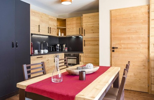 Les Boisses Apartment | Wifi, ski-in/ski-out & foot of the slopes, fitness, swimming pool, balcony, tv, ski locker, 55-63m²