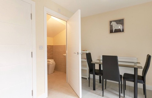 Worksop House | Wifi*Smart*Ensuit*Parking*Gated*