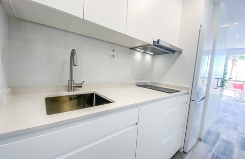 Carihuela Apartment | Wifi, Terraza, Piscina y Acceso Privado a la Playa