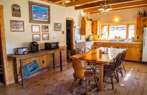 Red River House | Wiggins Cabin In Upper Valley With High Speed Wifi